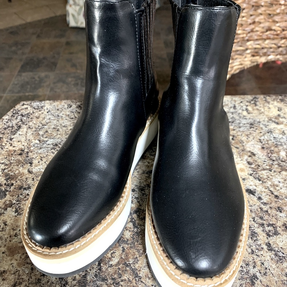 Shu shop black boots